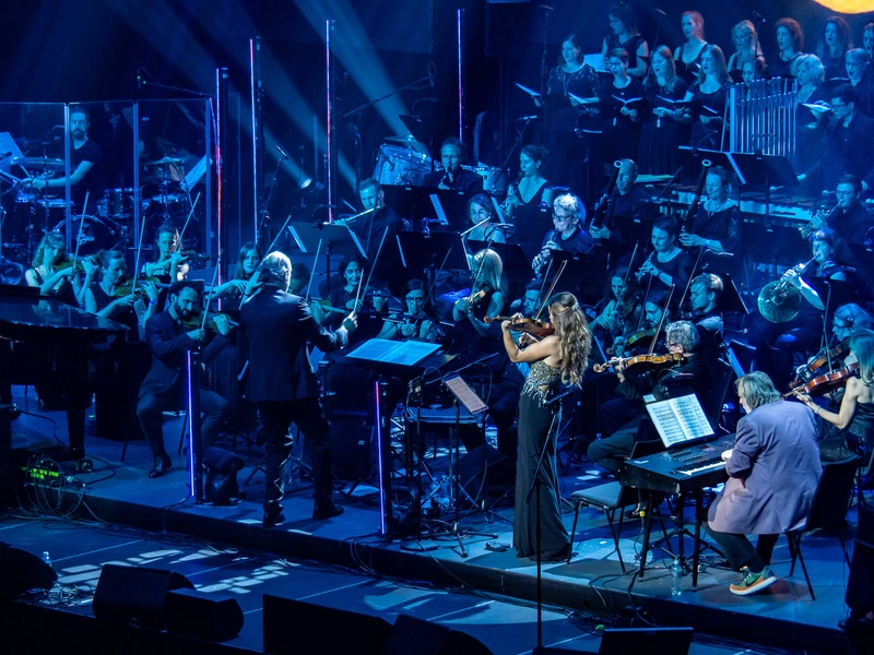 Hans Zimmer performt mit dem 21st Century Symphony Orchestra © THE HALL